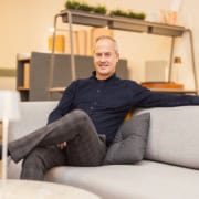 Rådgiver i afslappet miljø hos Plejehjem-indretning.dk.