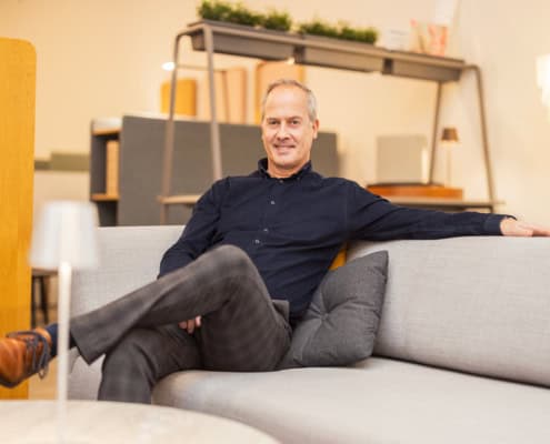 Rådgiver i afslappet miljø hos Plejehjem-indretning.dk.